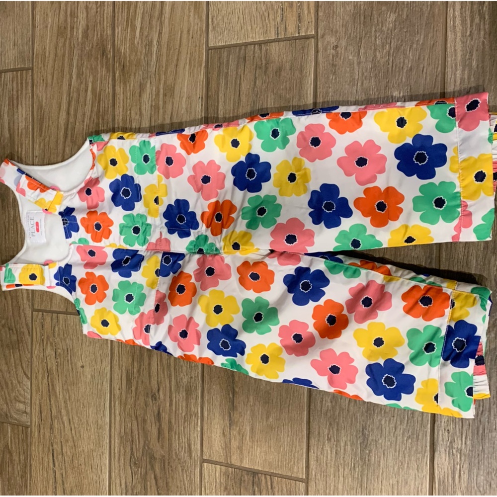 Toddler snow paints - EUC, worn twice